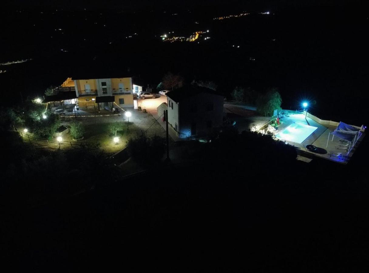 Agriturismo La Terrazza Valfabbrica ภายนอก รูปภาพ
