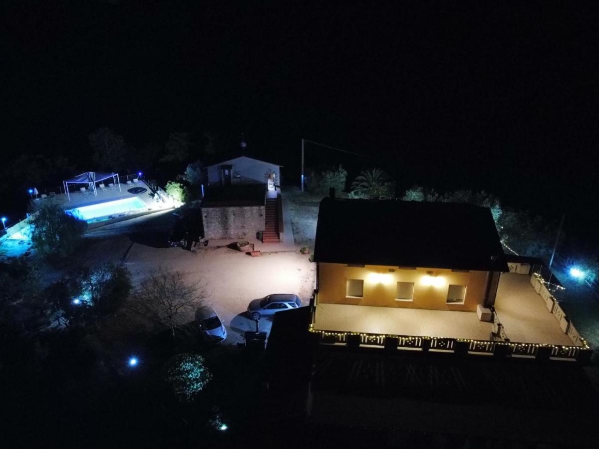 Agriturismo La Terrazza Valfabbrica ภายนอก รูปภาพ