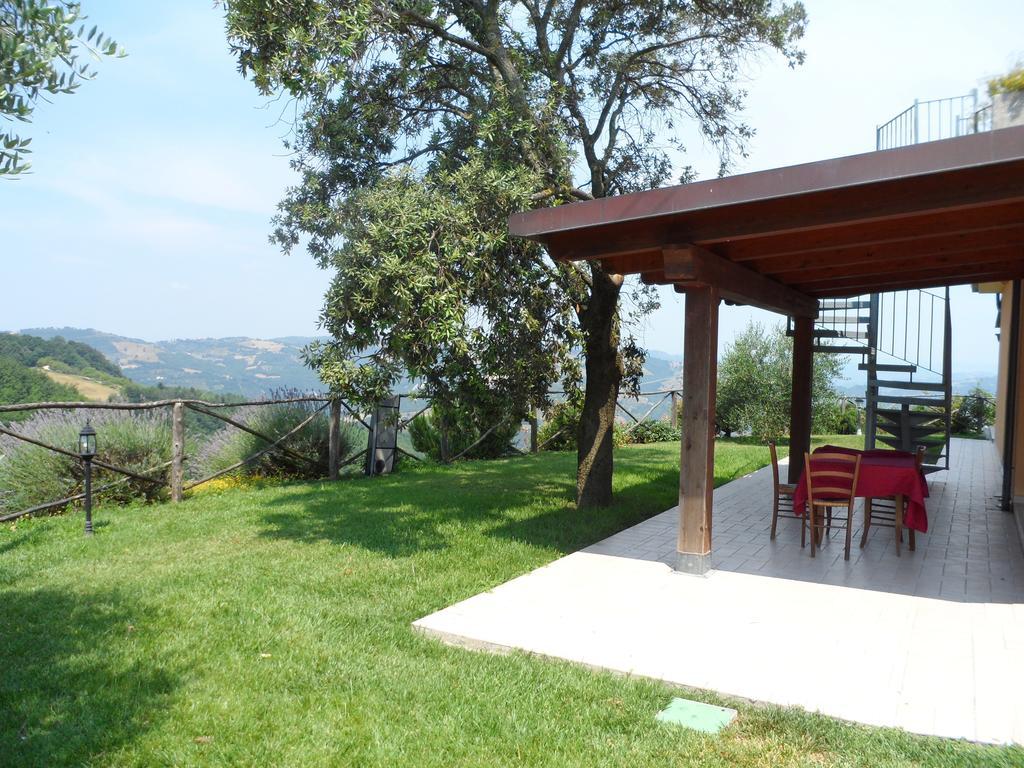 Agriturismo La Terrazza Valfabbrica ภายนอก รูปภาพ
