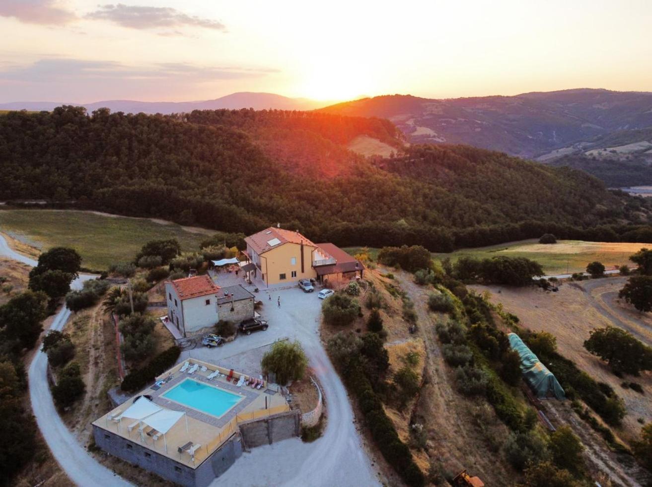 Agriturismo La Terrazza Valfabbrica ภายนอก รูปภาพ
