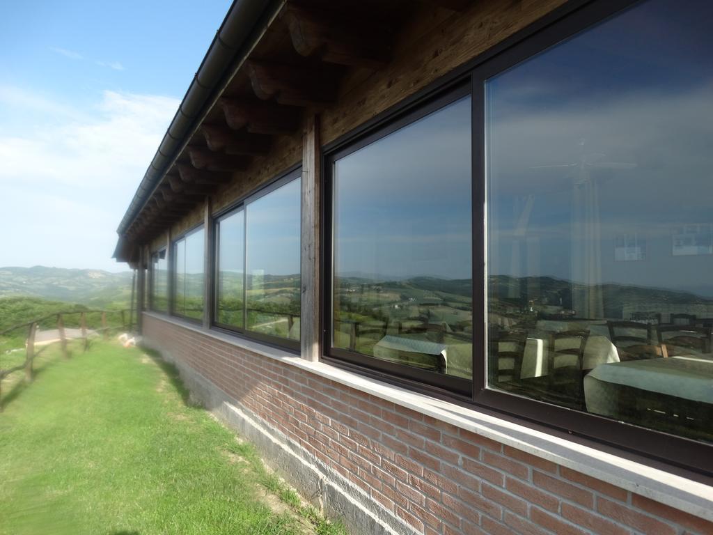 Agriturismo La Terrazza Valfabbrica ภายนอก รูปภาพ